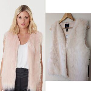 Forever 21 Blush Light Pink Faux Fur Vest With Closure Clip Size Medium Women